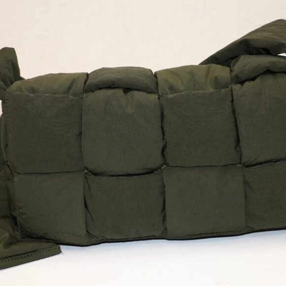 Bottega Veneta Camping Medium Intreccio Nylon Padded Tech Cassette - Picture 9 of 14